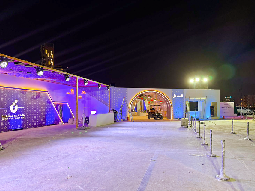 Outdoor event branding